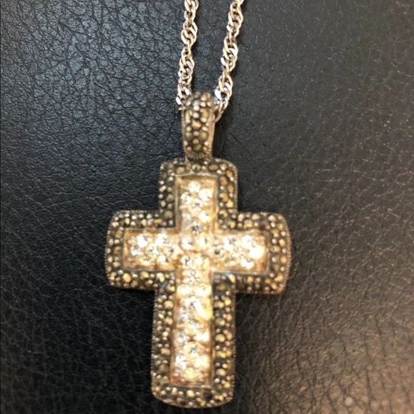 Sterling silver cross necklace Lord & Taylor $90 - Picture 1 of 6